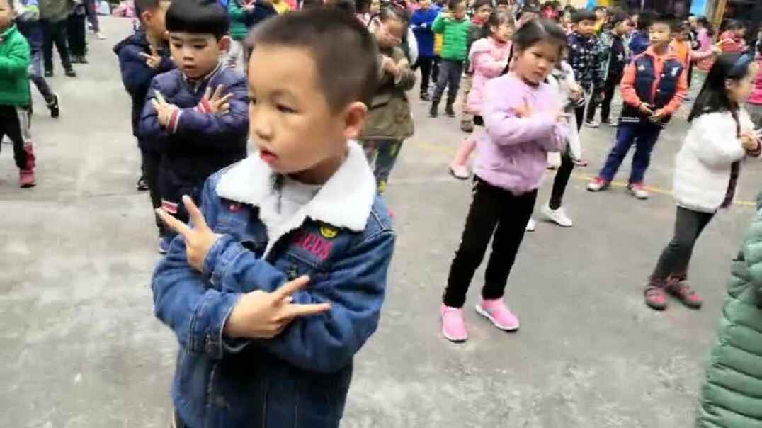 运动的小朋友