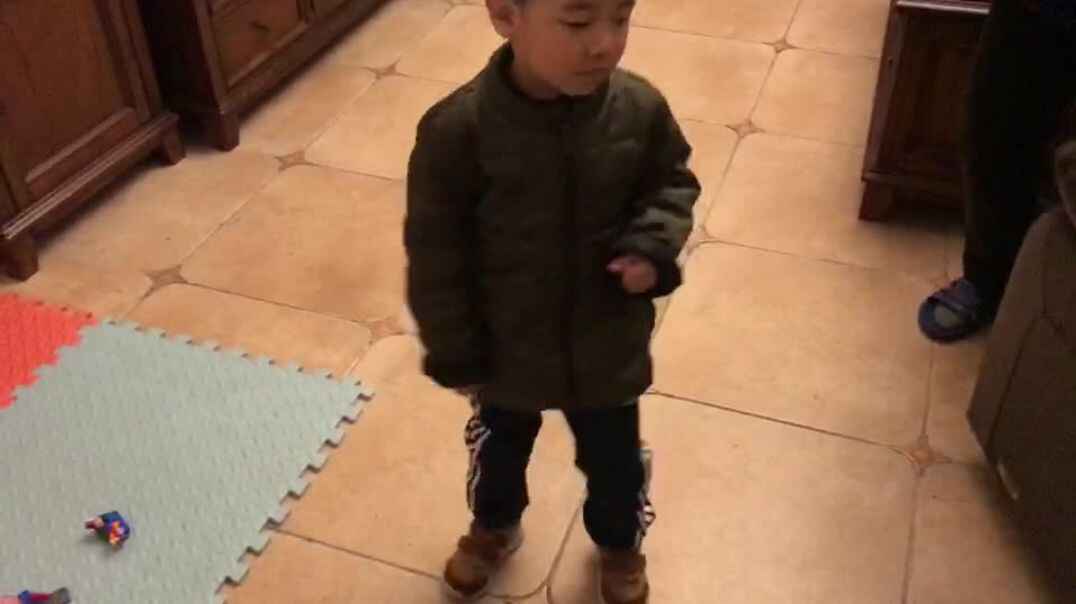 先踏左脚