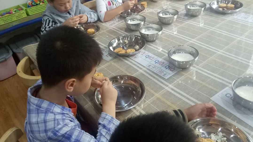 快来吃早餐了