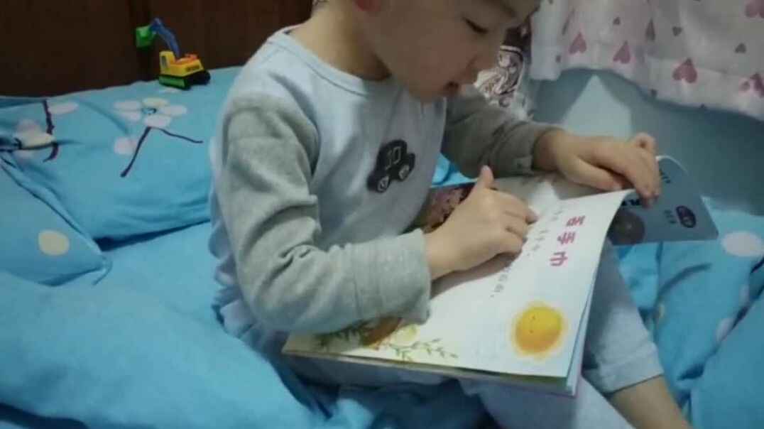 在家学习的孩子