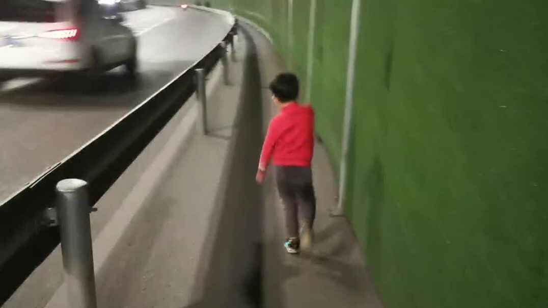 路上走齐步