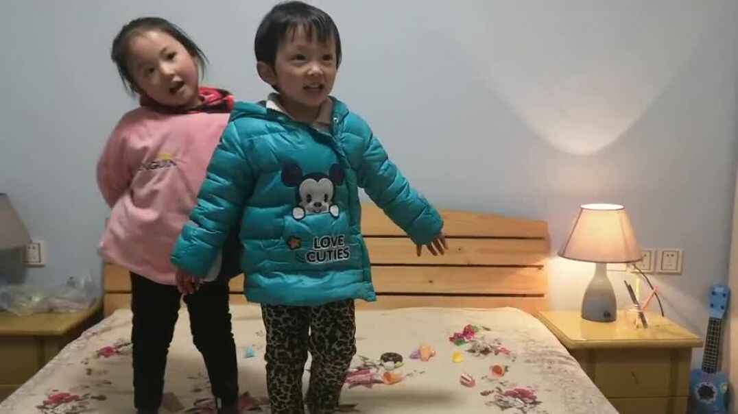 和姐姐做游戏