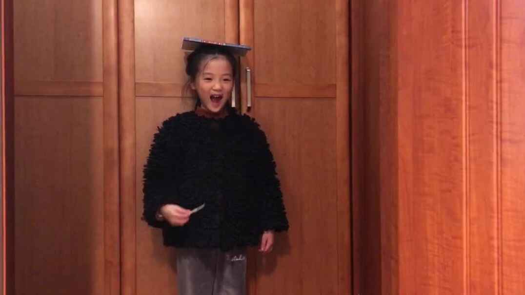 表演的女孩