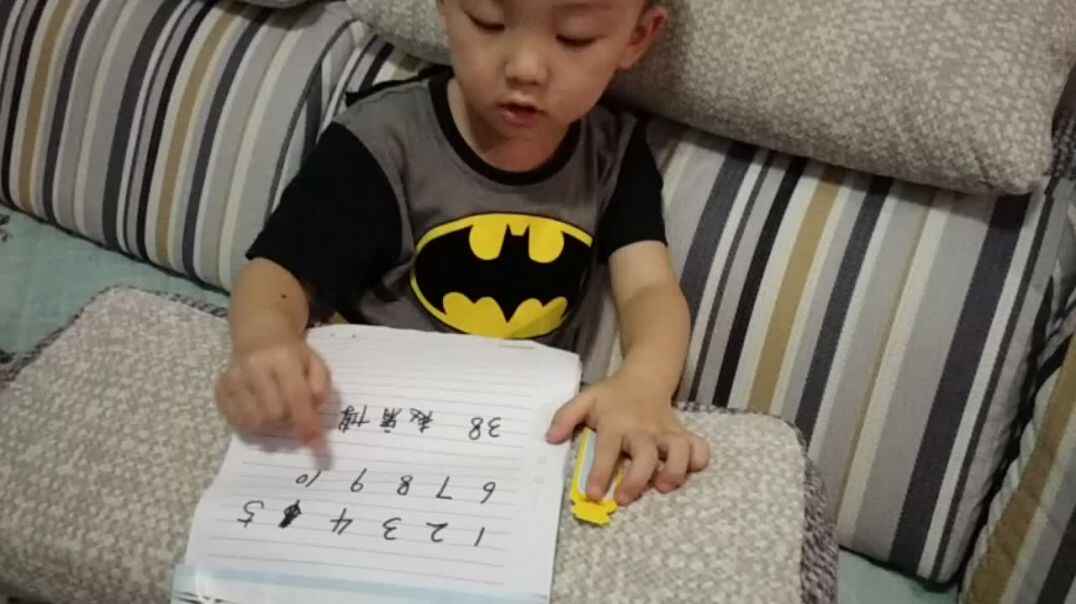 开学第一天，妈妈教我认识自己的名字、学号和桌号