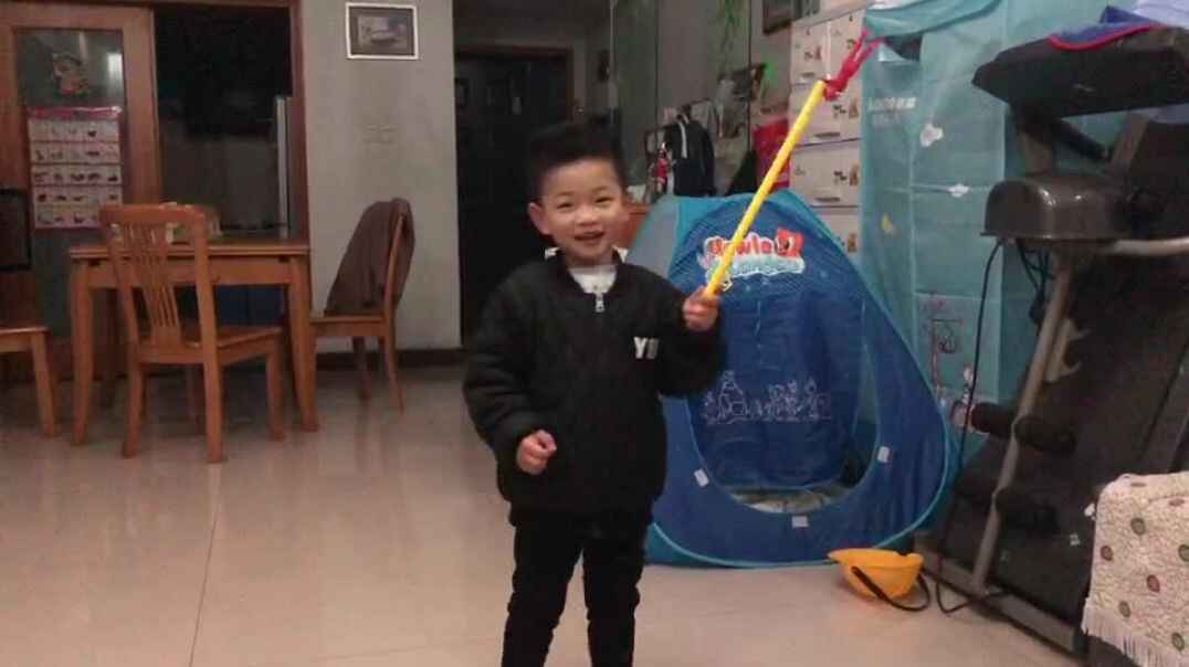 高兴的男孩