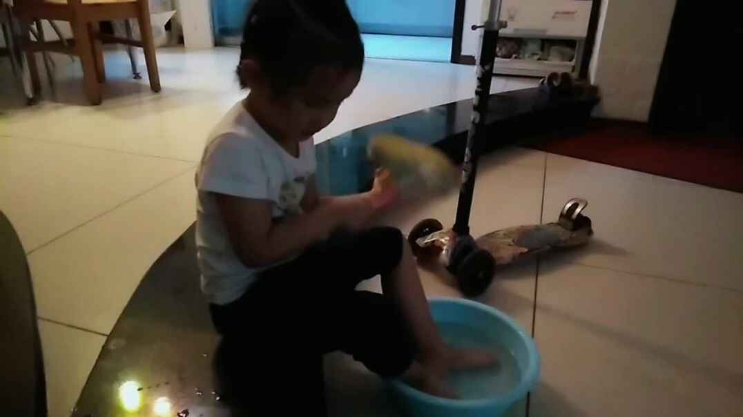 大B 余硕洁 自己擦鞋