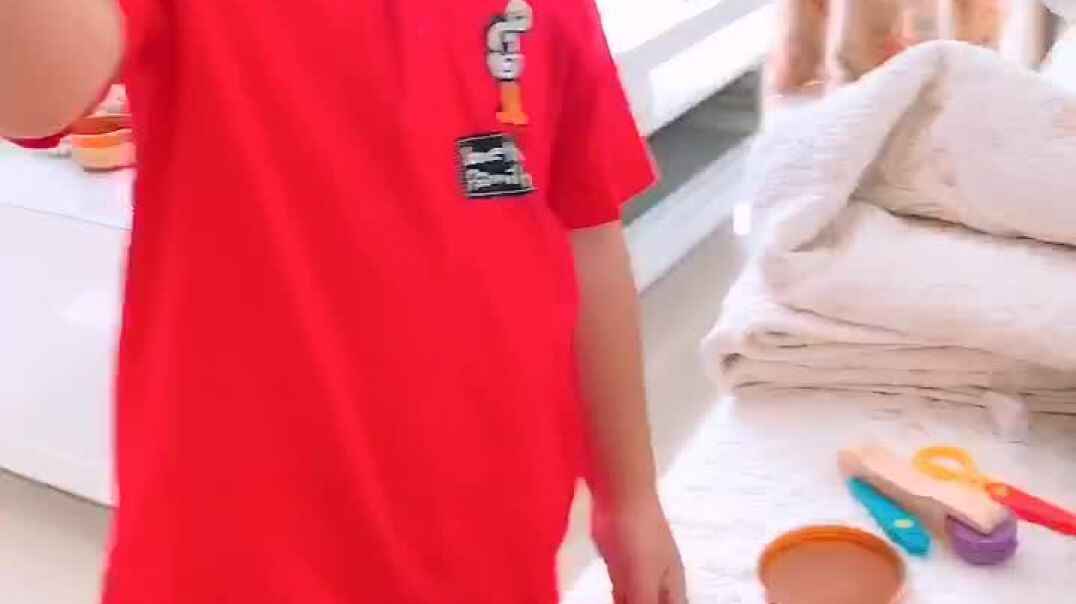 中C班敖颢希做月饼