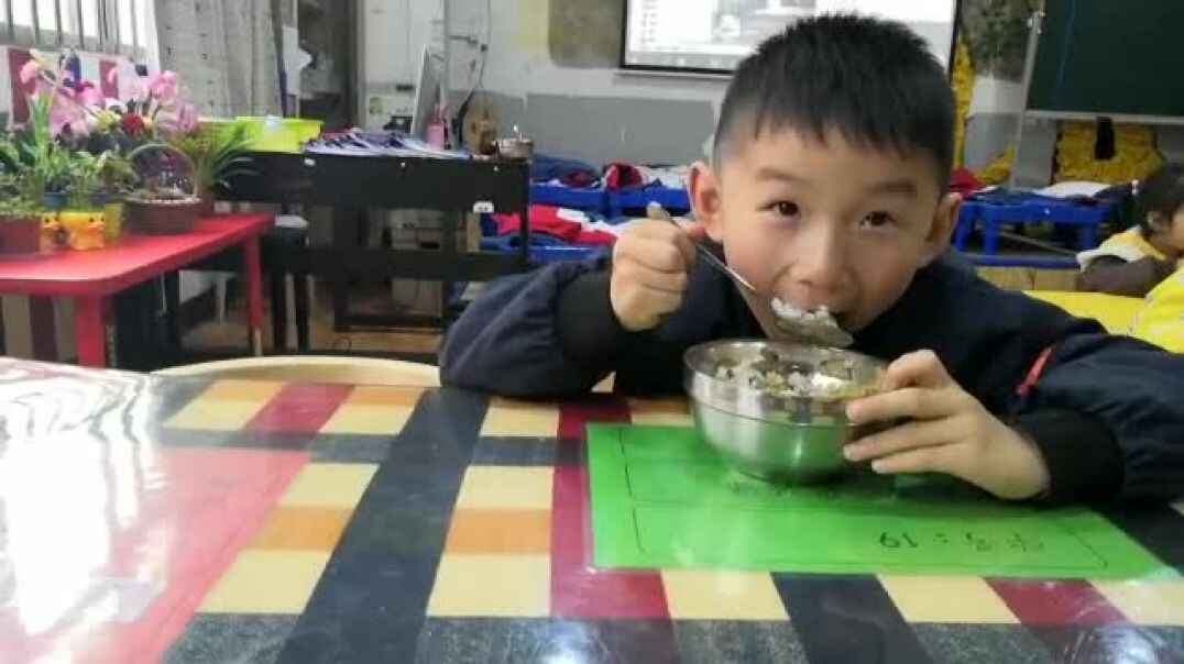 大口吃饭