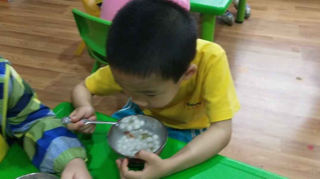 认识自我的小萌娃
