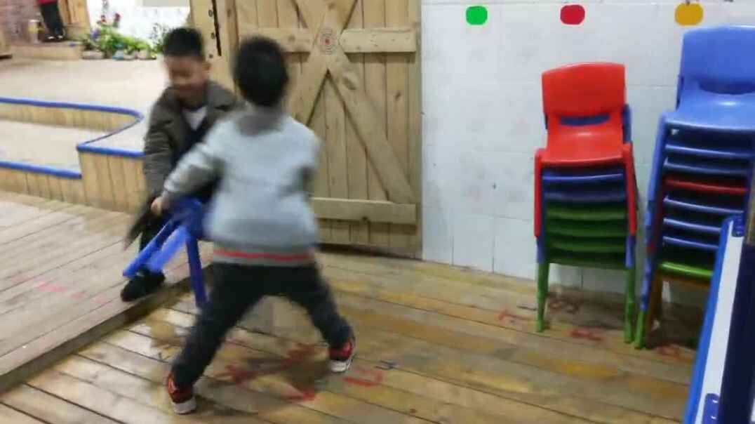 我们一起搬椅子