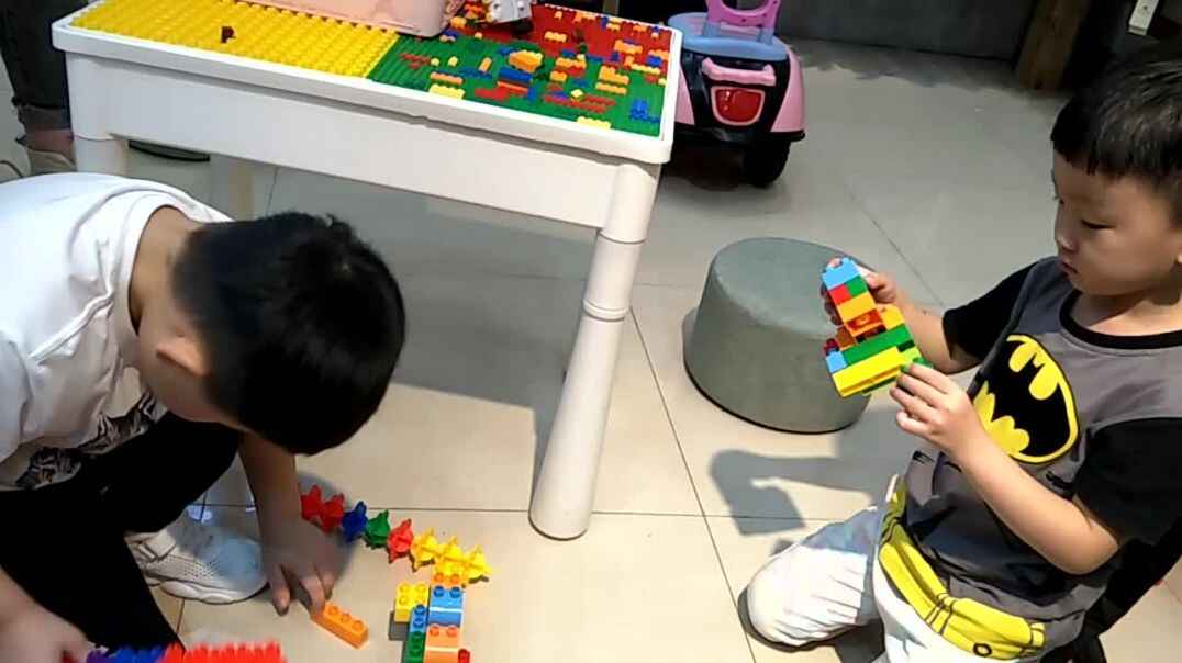 偶遇同学一起玩耍.mp4