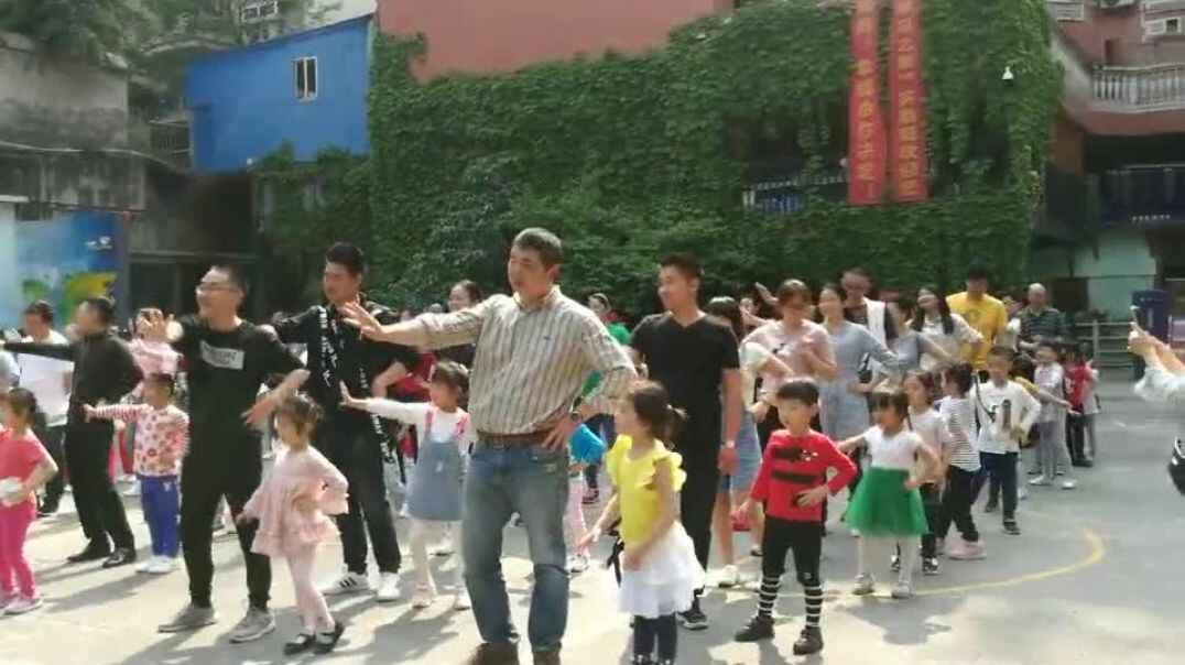 爸爸妈妈一起跳起来