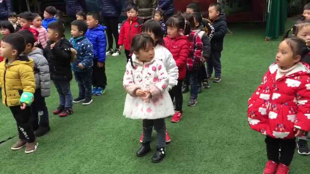 和丽丽一起做早操