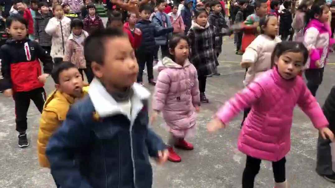 分开脚跳