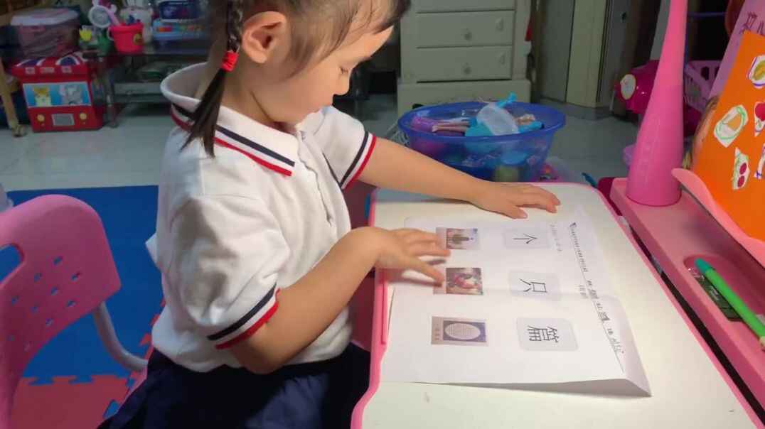 2019.9.27实验中班7号家庭作业反馈.MOV