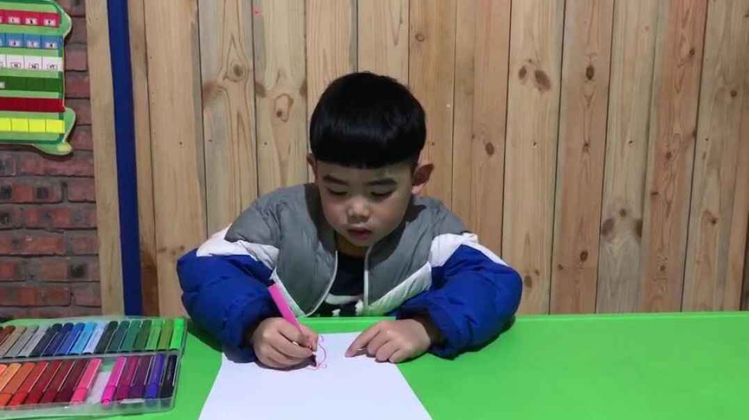 画画的男孩
