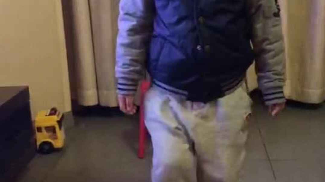 跳跳的男孩