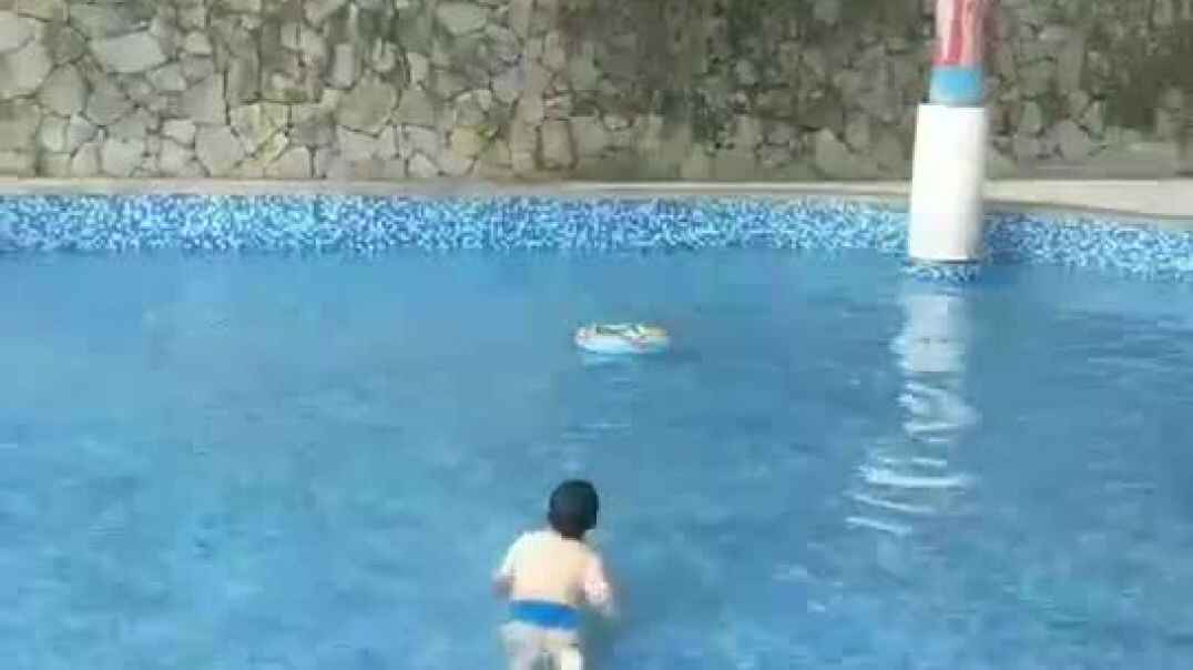 假装自己会游泳.mp4