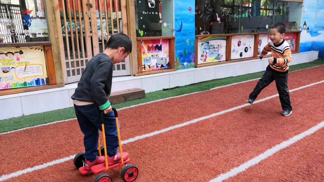 “固执的”踩踏车