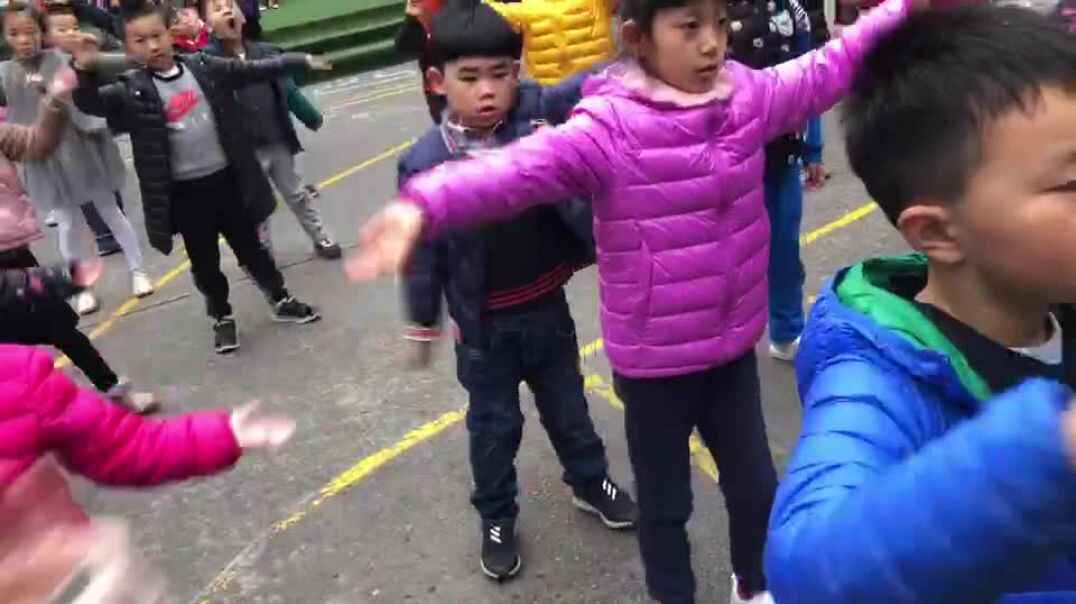 舞蹈的小朋友