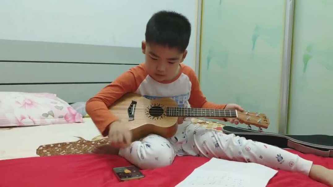 弹尤克里里