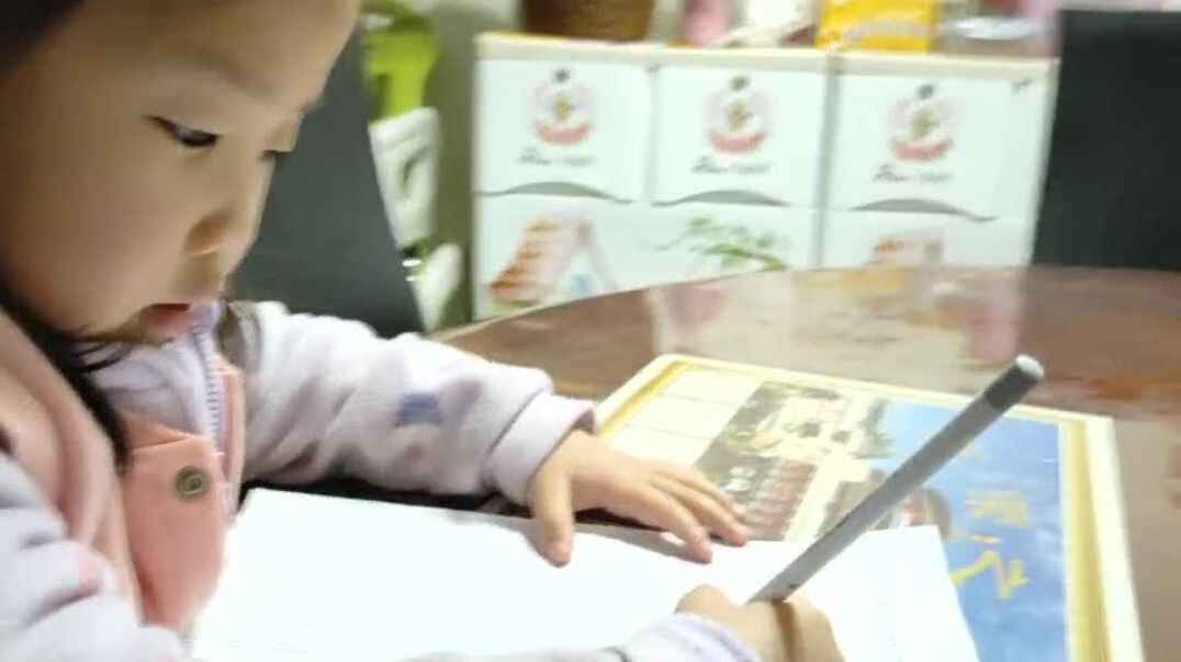 宝宝很认真哦