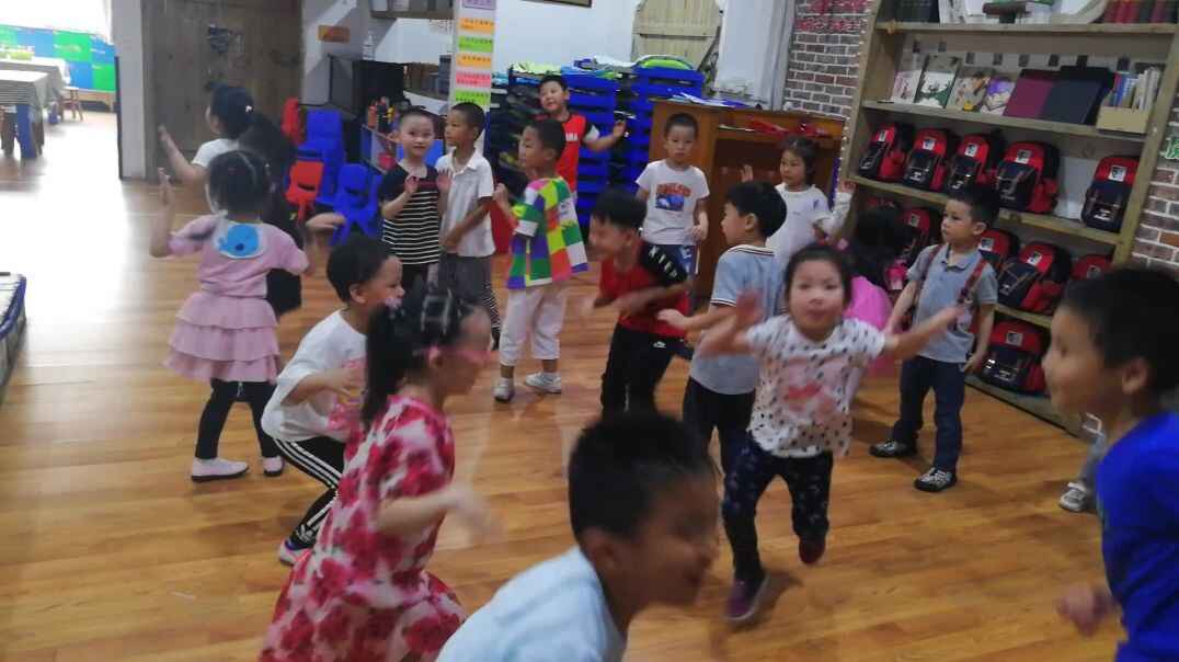 大家一起跳起来