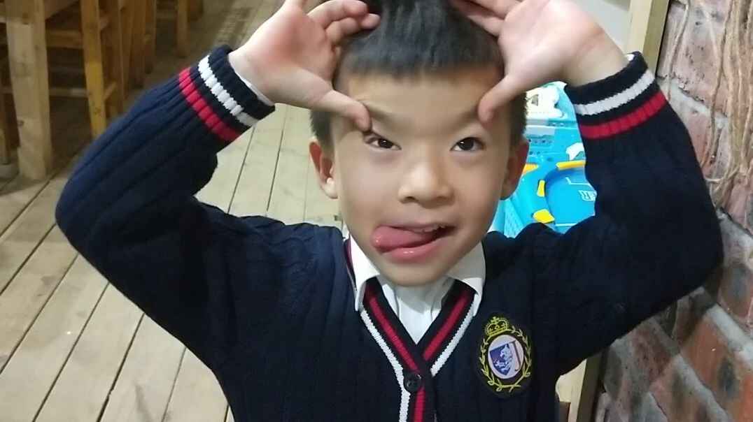 做鬼脸