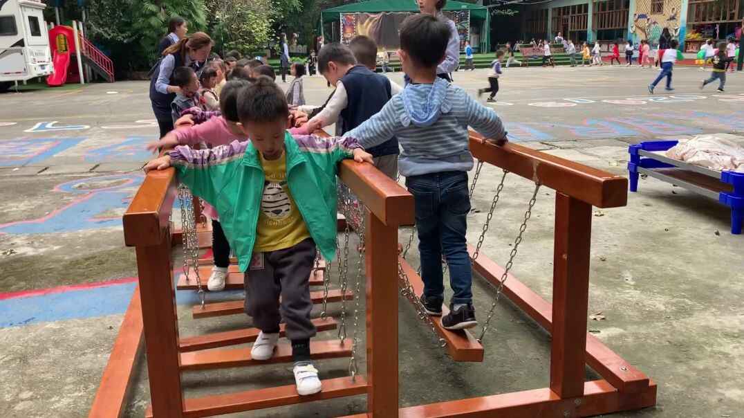 走摇晃桥