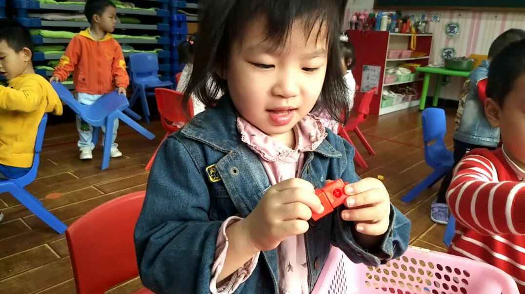 学妈妈涂口红