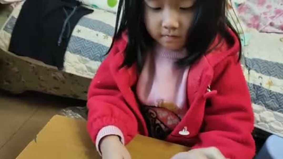 周末亲子时光，拼接小熊猫