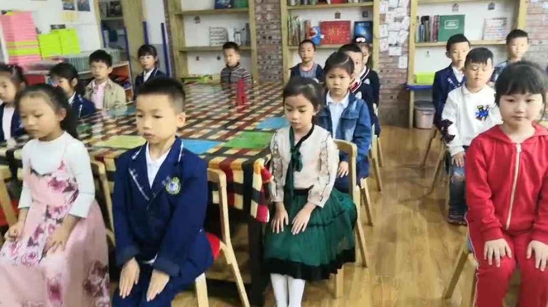 坐姿端正