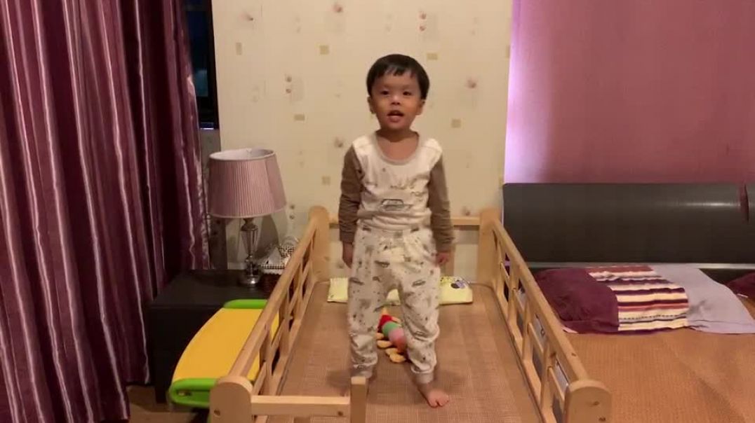 唱歌的小男孩