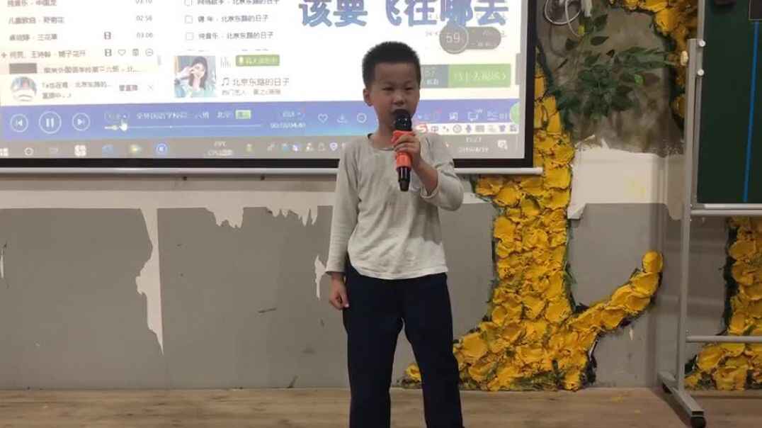男孩的表演