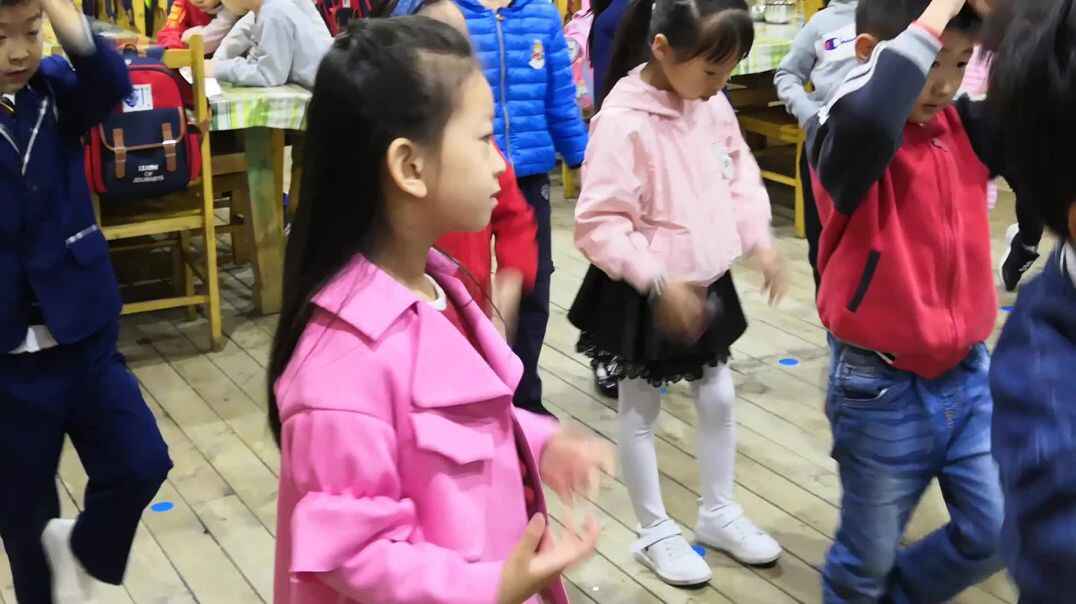 201905062019级实验1班运动旋律 (5).mp4