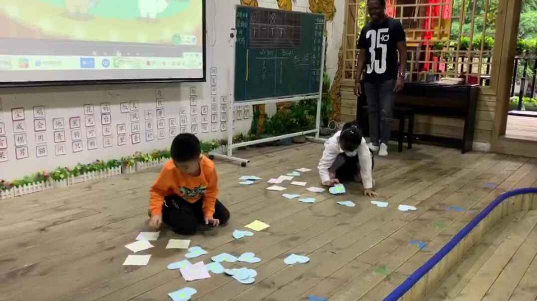 外教带他们玩游戏