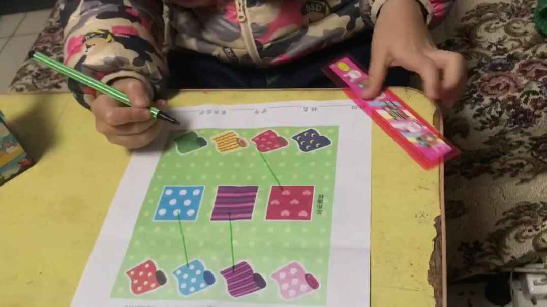 2019.10.29大A班铭铭小朋友—《买花布，找特征》