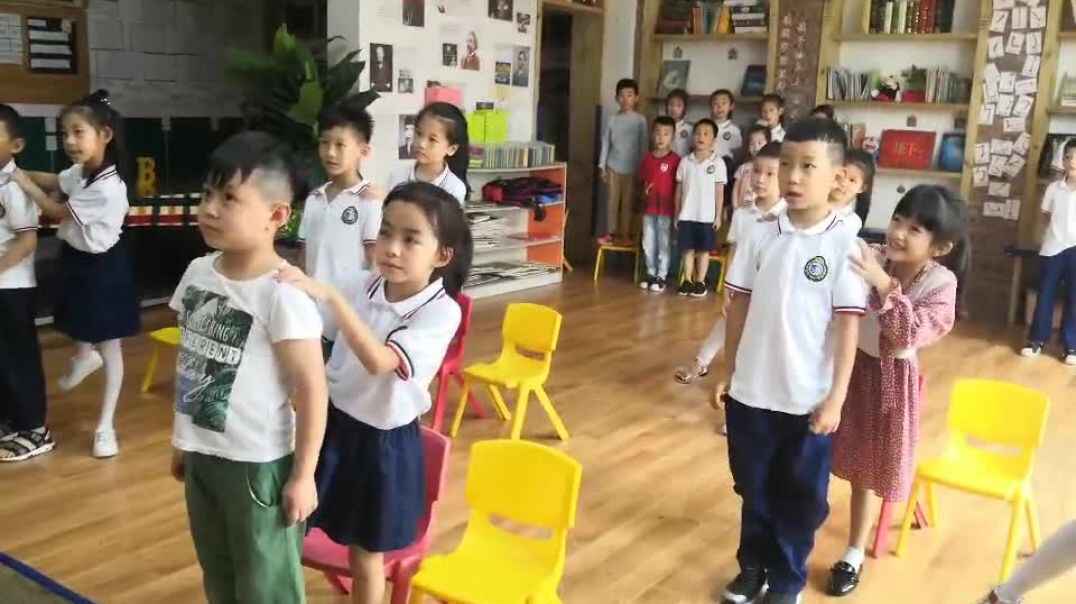 表演中