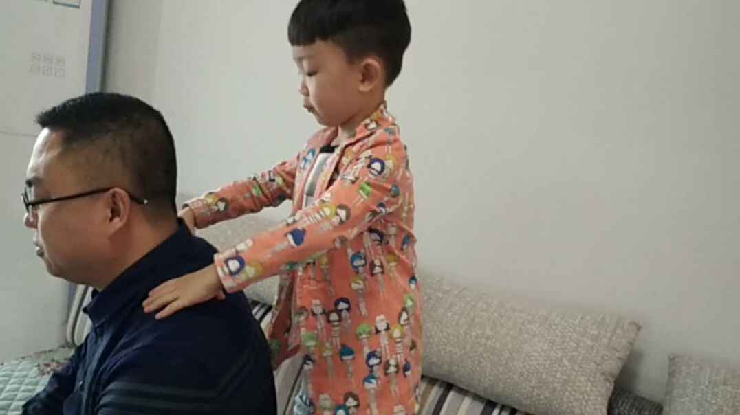 捶背尽孝心