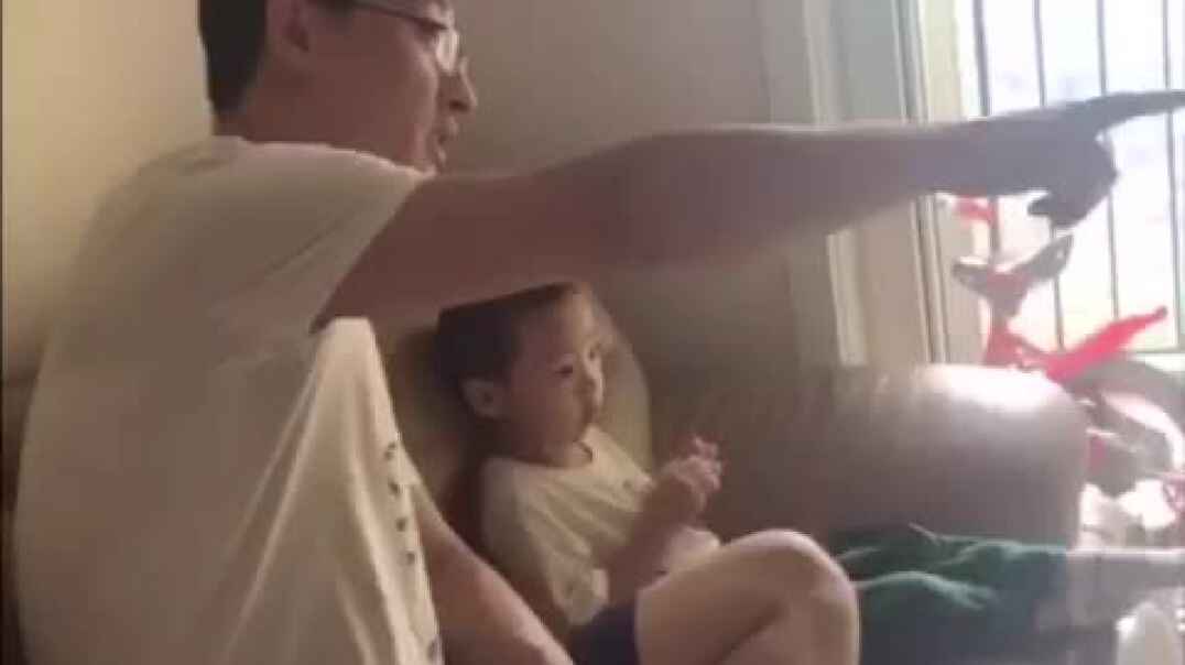 观看国庆阅兵式和唱国歌