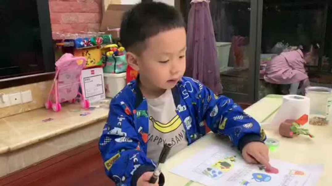 轩轩学写数字.MOV