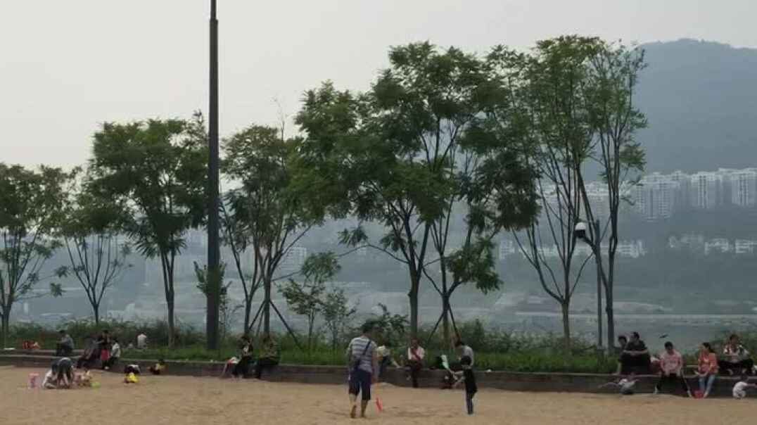 国庆和弟弟愉快玩耍
