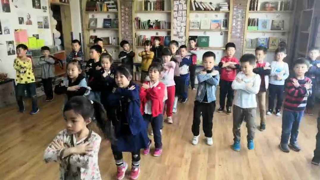 舞蹈的小朋友