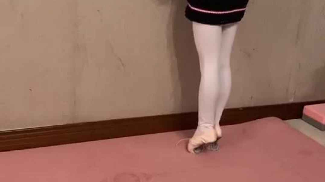 李卓恩周末练习舞蹈