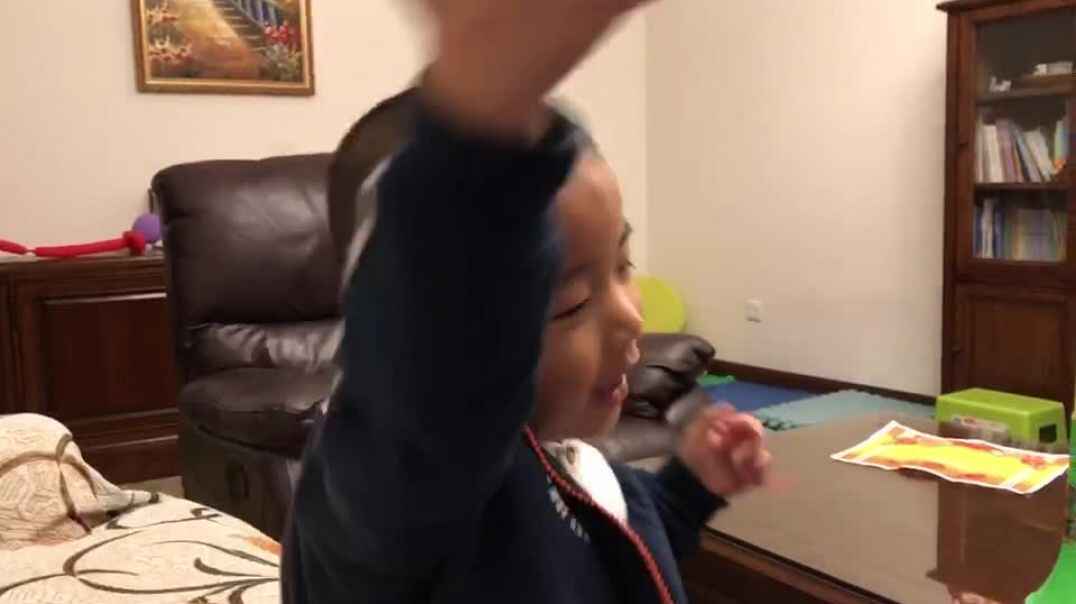 短短的头发.