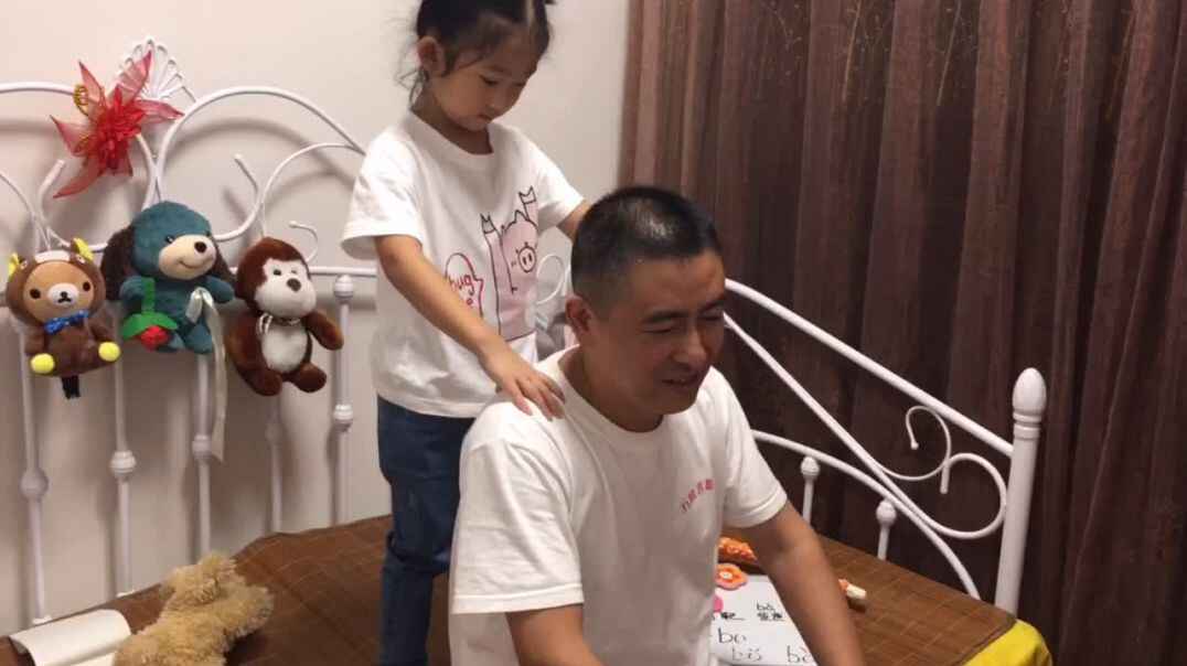 2019.10.11（给爷爷按摩）
