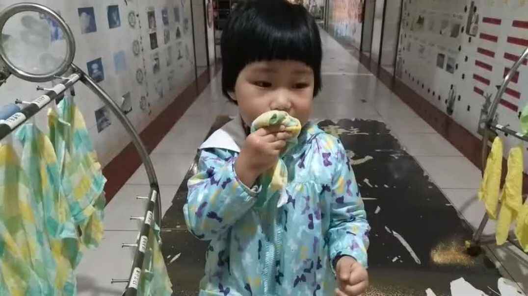 擦小嘴巴
