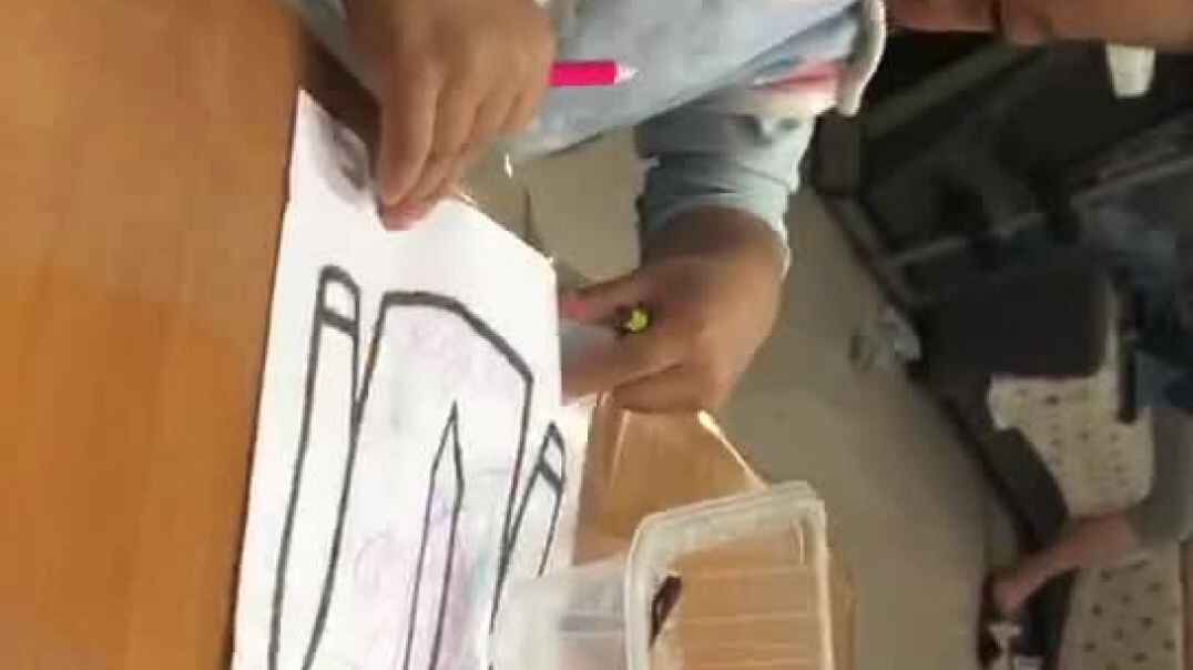 画画的小朋友