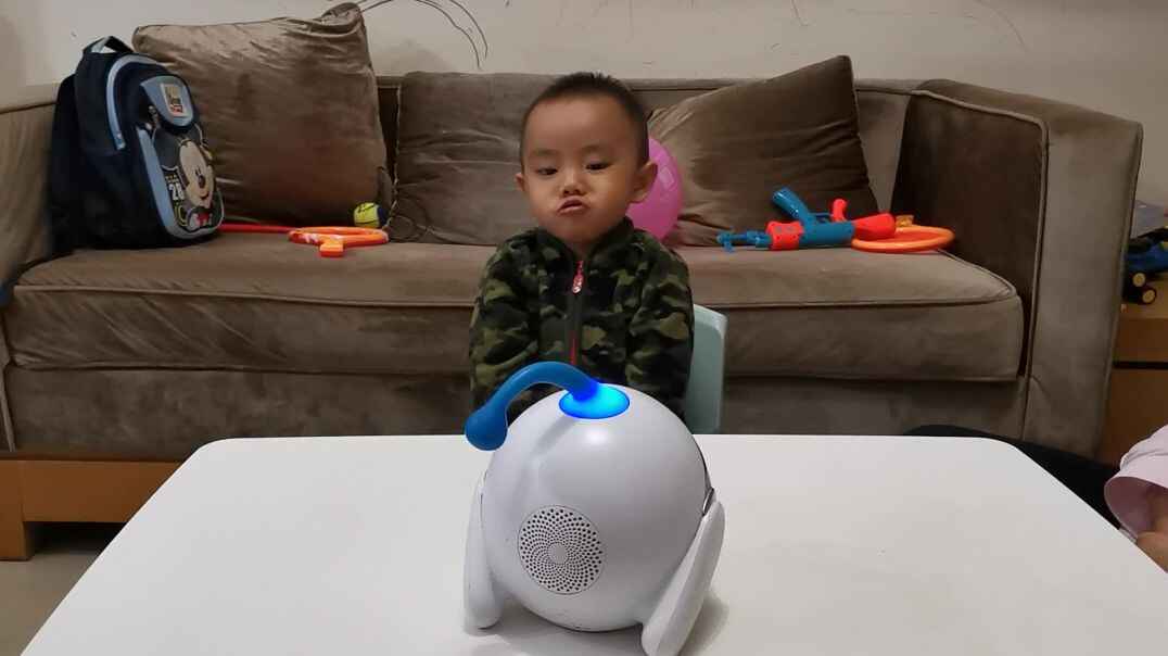 中C班黄钰轩之《静夜思》