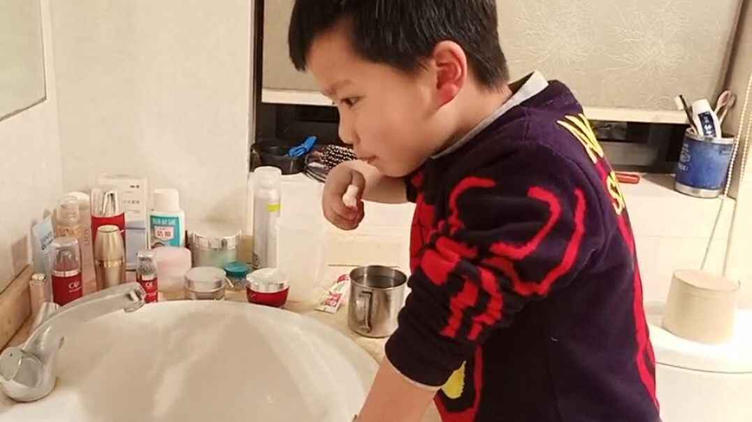 个人礼仪刷牙
